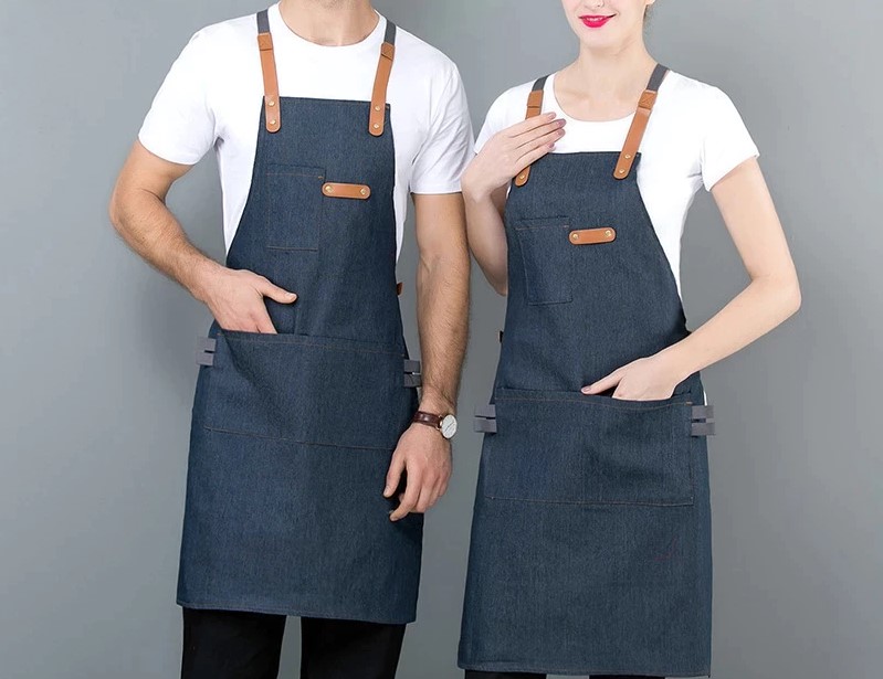 Bib apron as the centrepiece of your cafe uniform
